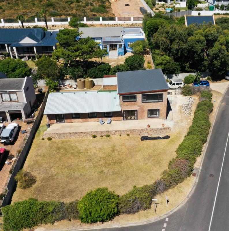 5 Bedroom Property for Sale in Capri Western Cape